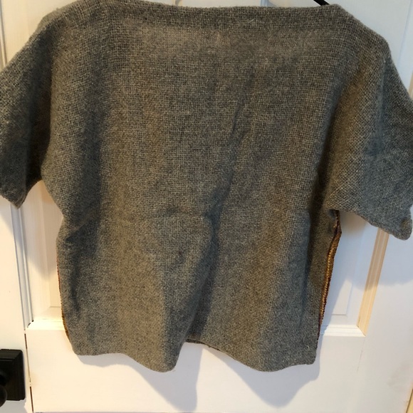 NWOT handwoven gray with gold/burnished gold-boysenberry hues wool v-neck top! - Picture 6 of 9